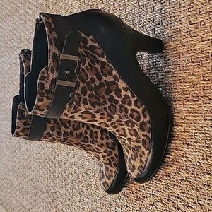AEROSOLES leopard print bootie heels.  Size is 6.5 M .